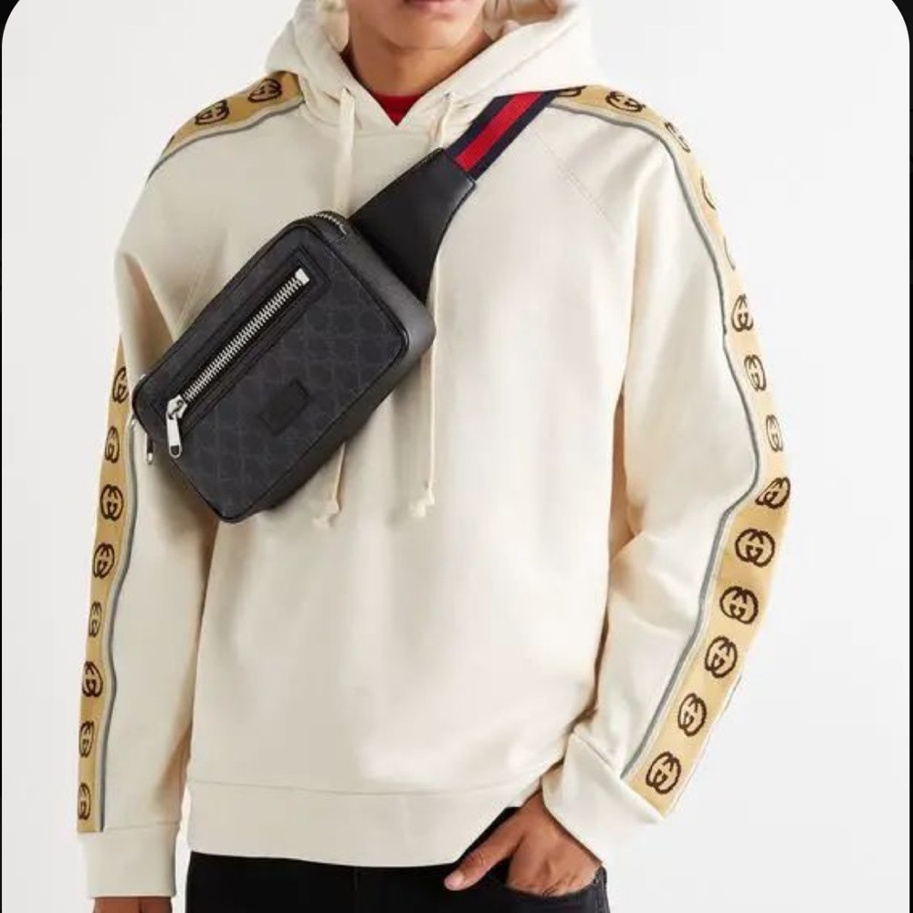 Gucci GG supreme monogram belt bag